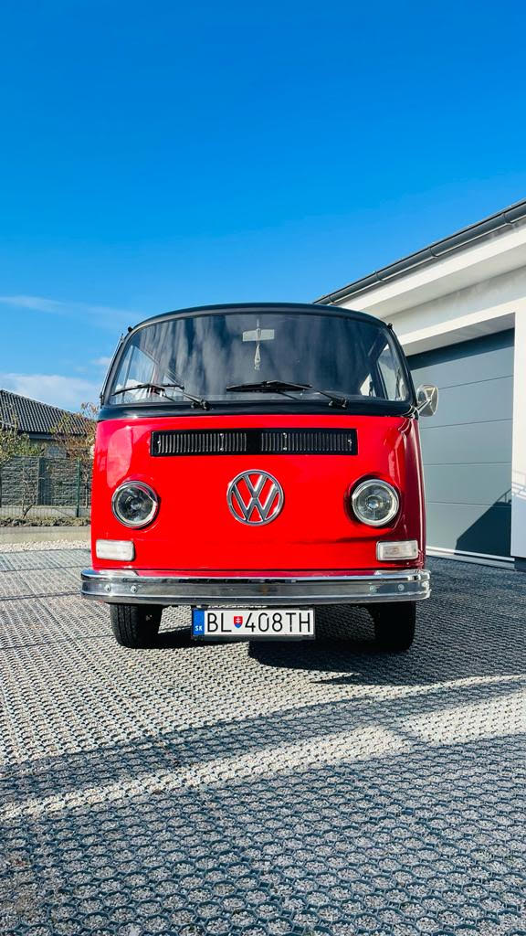 Volkswagen Transporter - Červeno čierny