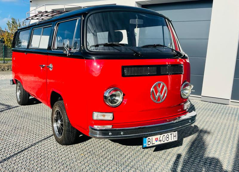 Volkswagen Transporter - Červeno čierny